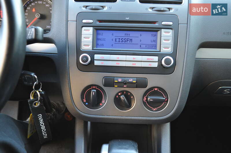 Хэтчбек Volkswagen Golf 2009 в Киеве