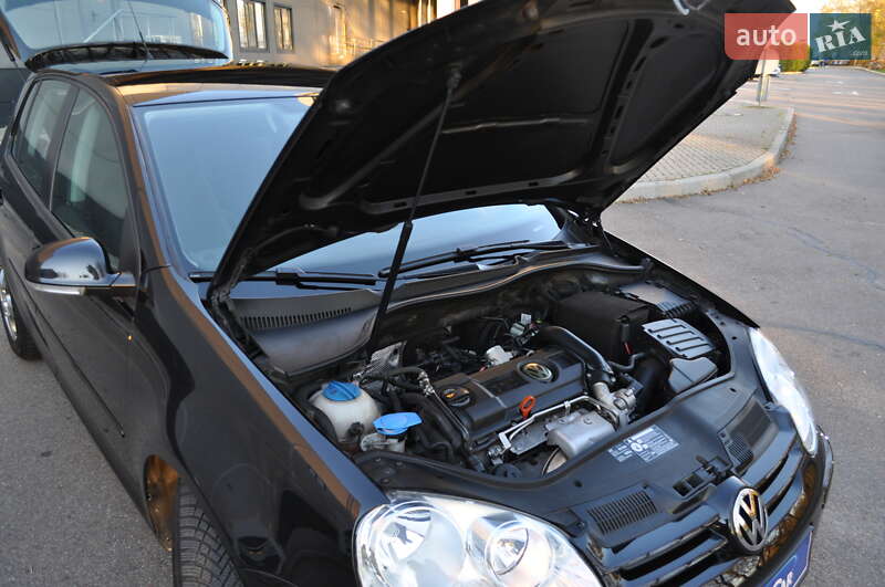 Хэтчбек Volkswagen Golf 2009 в Киеве