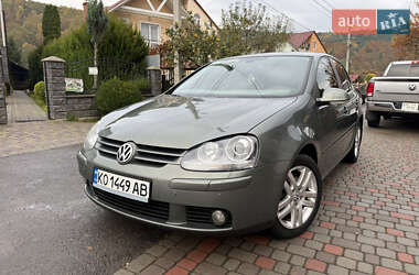Хэтчбек Volkswagen Golf 2008 в Сваляве