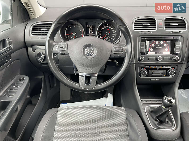 Універсал Volkswagen Golf 2010 в Луцьку