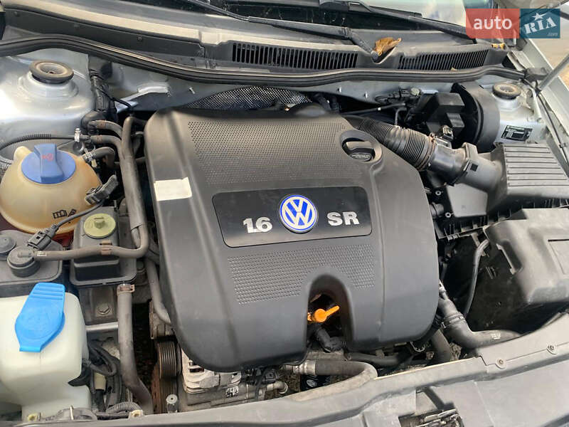 Хэтчбек Volkswagen Golf 2001 в Житомире