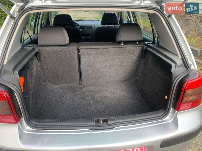 Хэтчбек Volkswagen Golf 2001 в Житомире