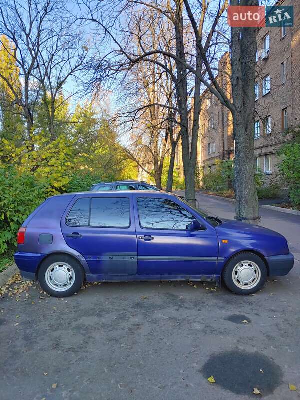 Хэтчбек Volkswagen Golf 1995 в Киеве