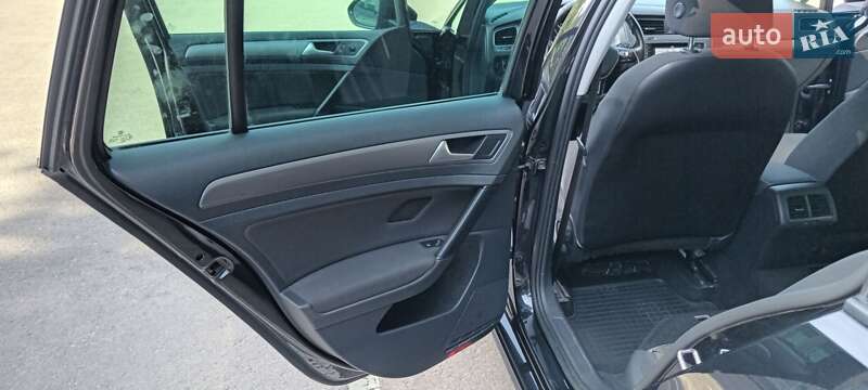 Універсал Volkswagen Golf 2014 в Миколаєві