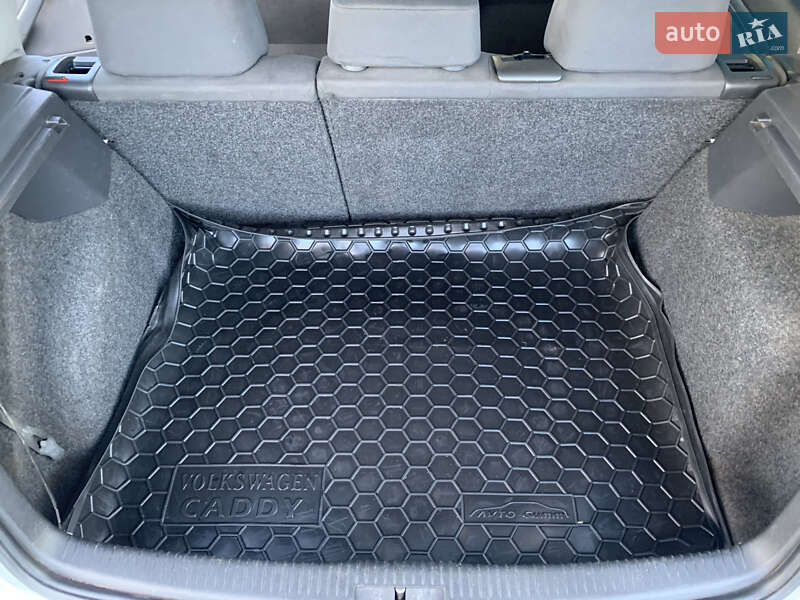 Хэтчбек Volkswagen Golf 2004 в Самборе фото 20 Хэтчбек Volkswagen Golf 2004 в Самборе