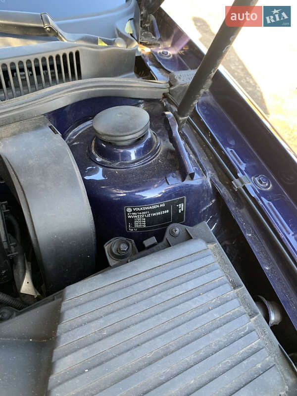 Хэтчбек Volkswagen Golf 2000 в Хмельницком