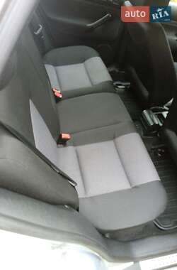 Хэтчбек Volkswagen Golf 2002 в  фото 23 Хэтчбек Volkswagen Golf 2002 в