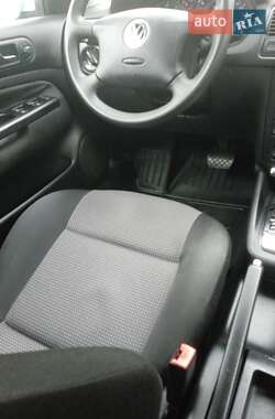 Хэтчбек Volkswagen Golf 2002 в  фото 30 Хэтчбек Volkswagen Golf 2002 в