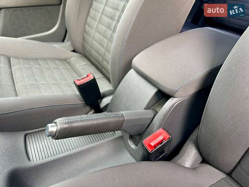 Хетчбек Volkswagen Golf 2008 в Полтаві