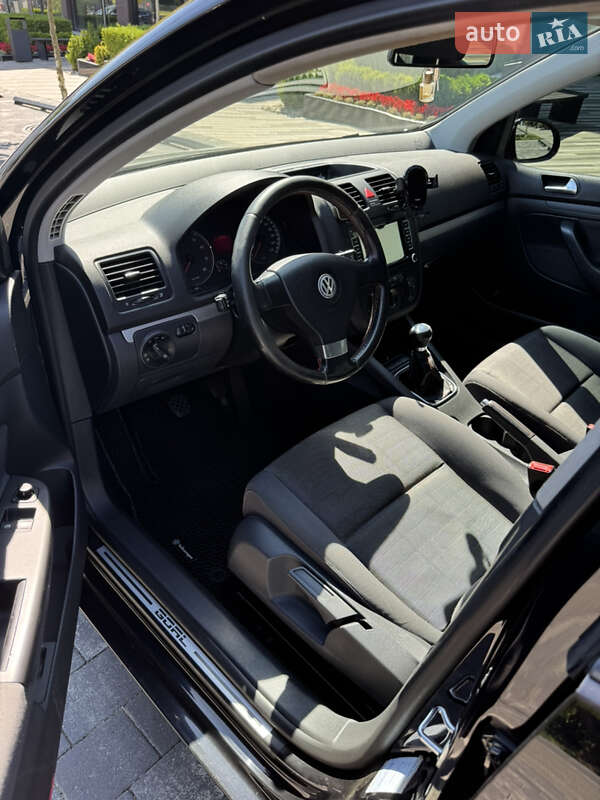 Хэтчбек Volkswagen Golf 2006 в Ужгороде