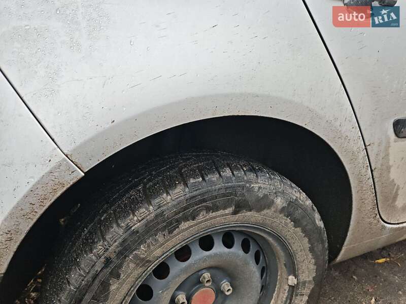 Хэтчбек Volkswagen Golf 2004 в Гадяче