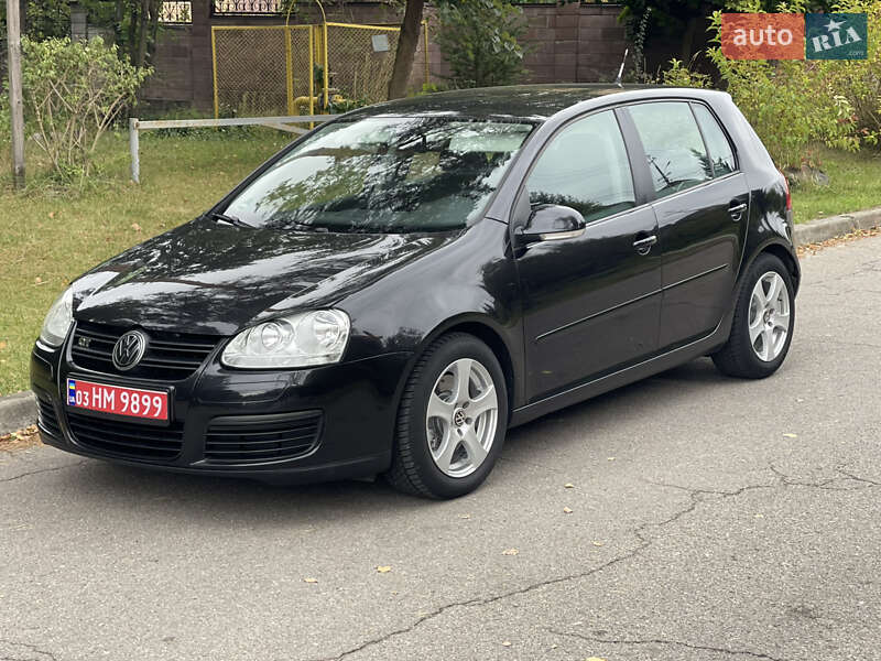 Хэтчбек Volkswagen Golf 2007 в Киеве