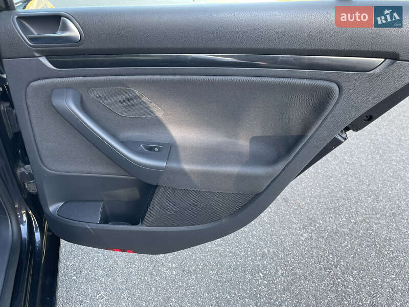 Хэтчбек Volkswagen Golf 2007 в Киеве