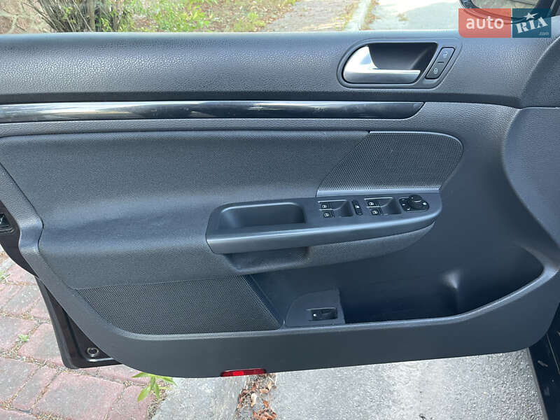 Хэтчбек Volkswagen Golf 2007 в Киеве