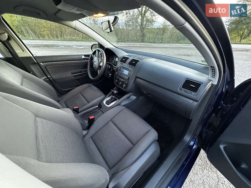 Хетчбек Volkswagen Golf 2005 в Тернополі