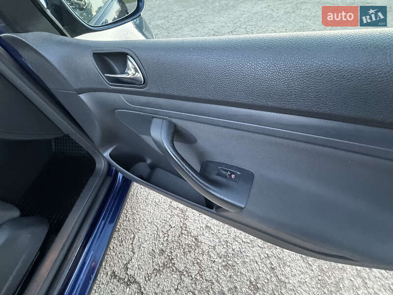 Хетчбек Volkswagen Golf 2005 в Тернополі