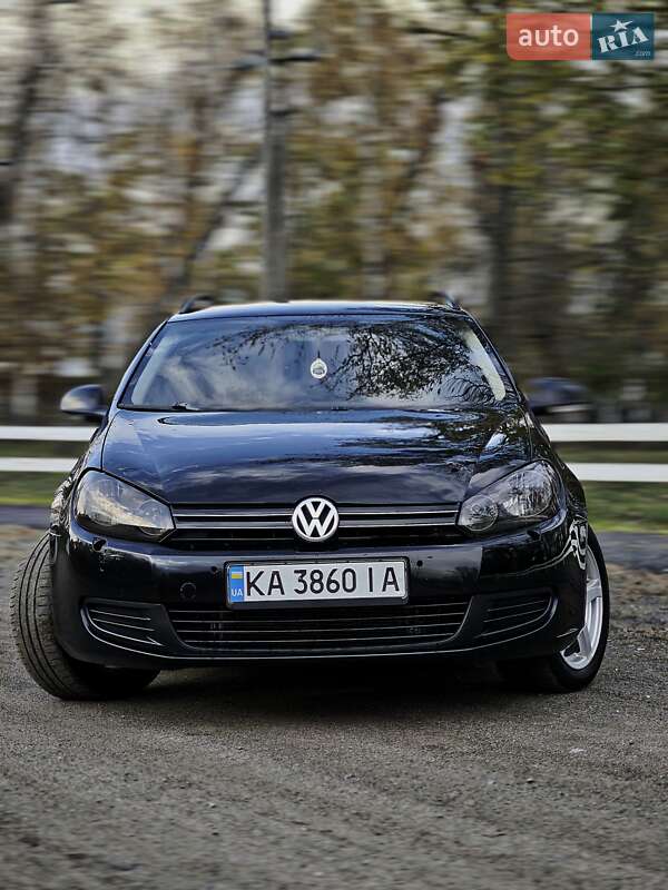 Универсал Volkswagen Golf 2011 в Вишневом