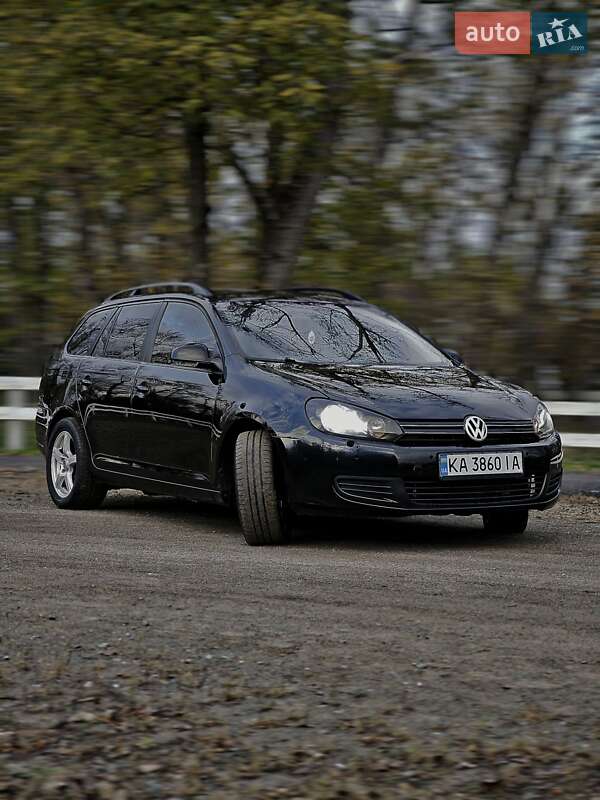 Универсал Volkswagen Golf 2011 в Вишневом