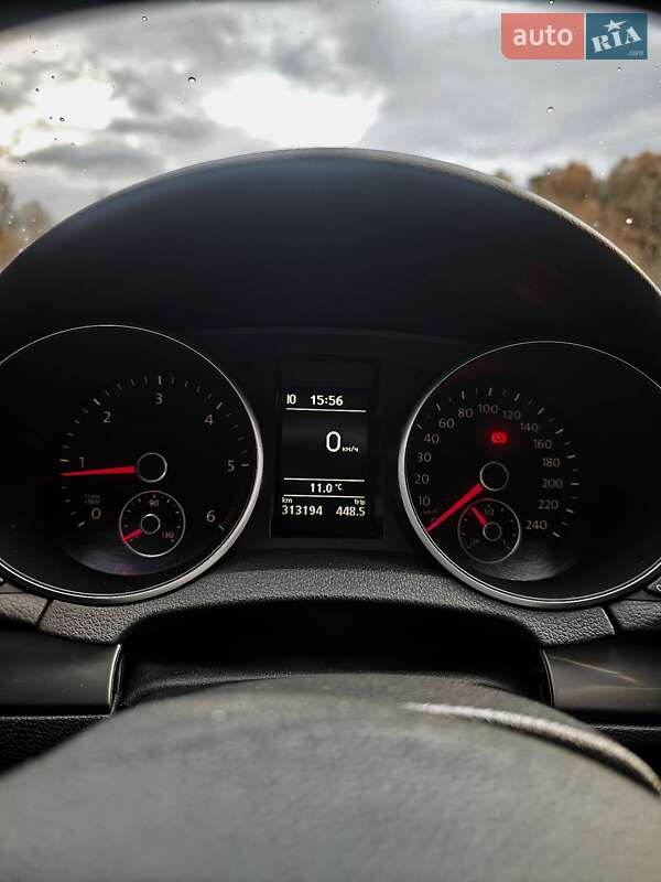 Универсал Volkswagen Golf 2011 в Вишневом