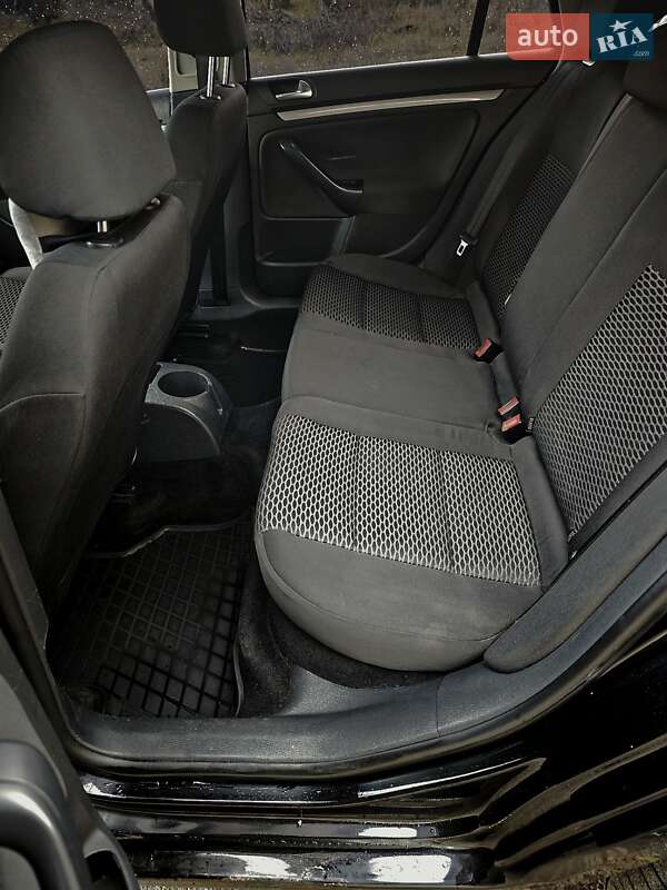 Универсал Volkswagen Golf 2011 в Вишневом