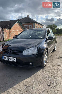 Хэтчбек Volkswagen Golf 2005 в Богодухове