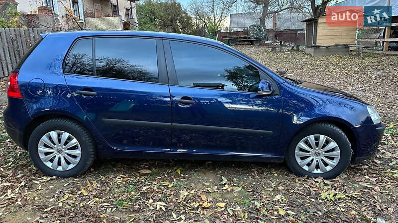 Хэтчбек Volkswagen Golf 2005 в Виннице