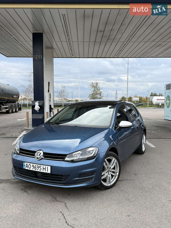 Хетчбек Volkswagen Golf 2017 в Дніпрі