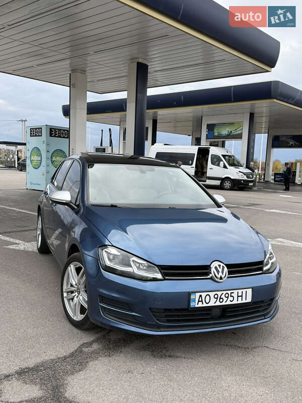 Хетчбек Volkswagen Golf 2017 в Дніпрі