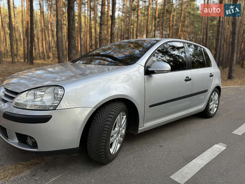 Хетчбек Volkswagen Golf 2004 в Полтаві