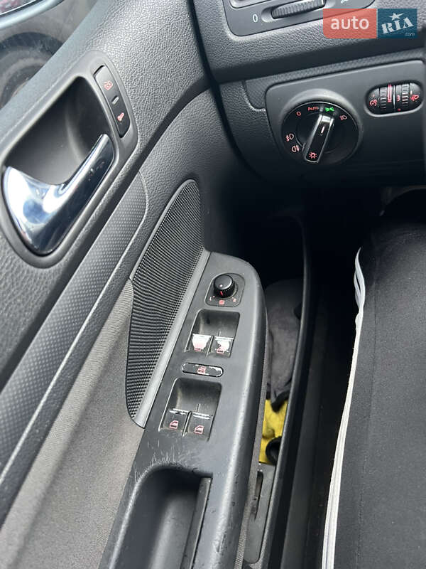 Хетчбек Volkswagen Golf 2004 в Полтаві