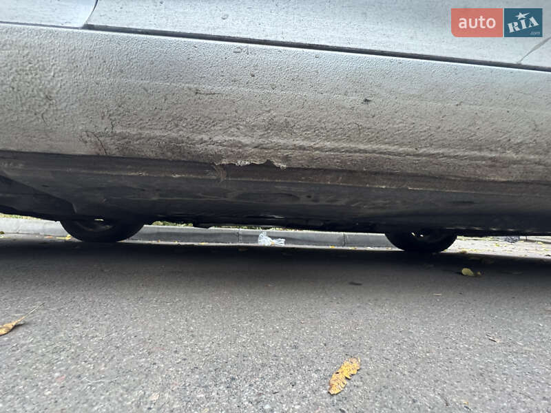 Хетчбек Volkswagen Golf 2004 в Полтаві