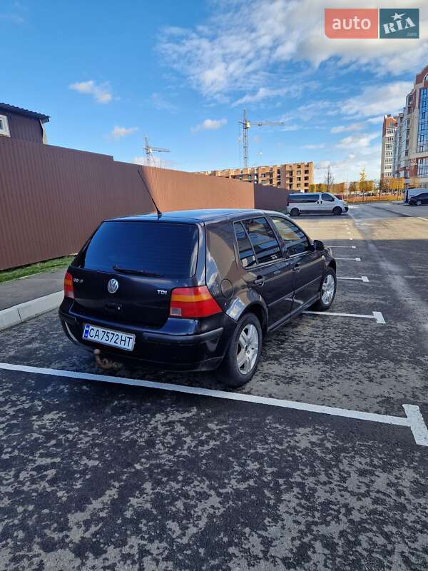 Хэтчбек Volkswagen Golf 2003 в Умани