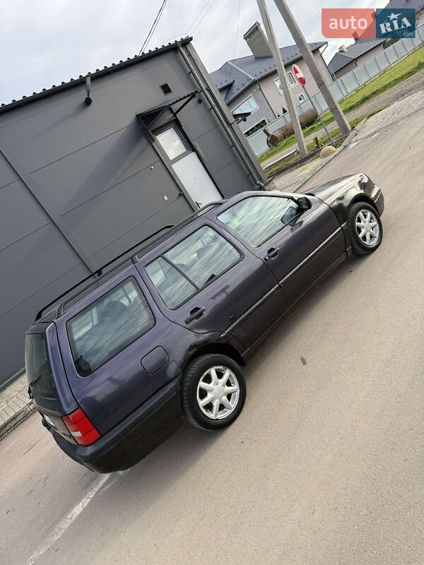 Універсал Volkswagen Golf 1995 в Чернівцях