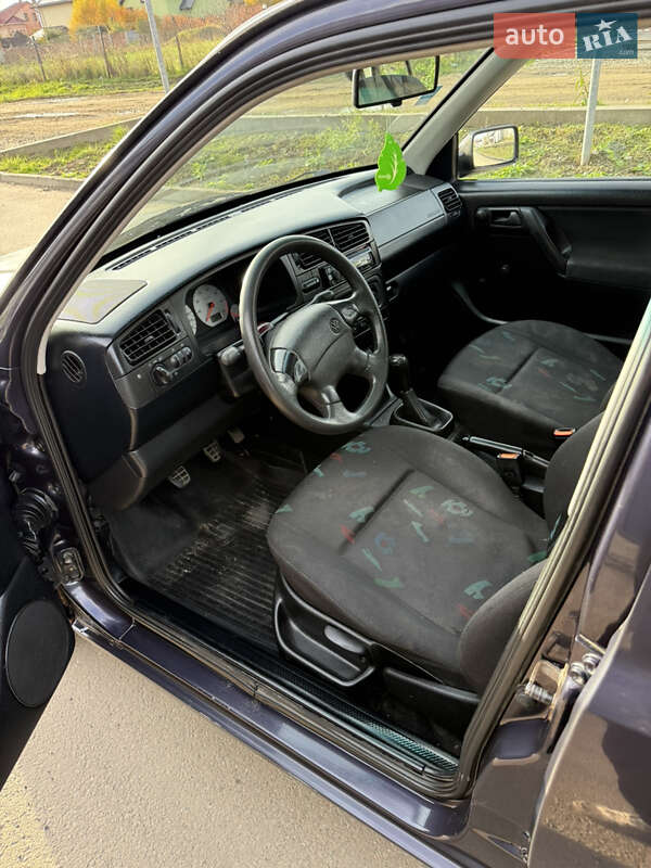 Універсал Volkswagen Golf 1995 в Чернівцях