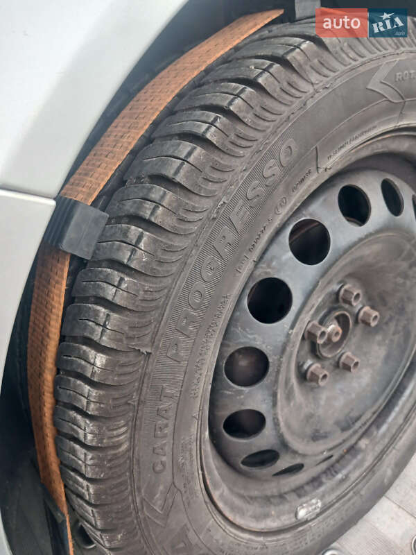 Хетчбек Volkswagen Golf 2001 в Луцьку