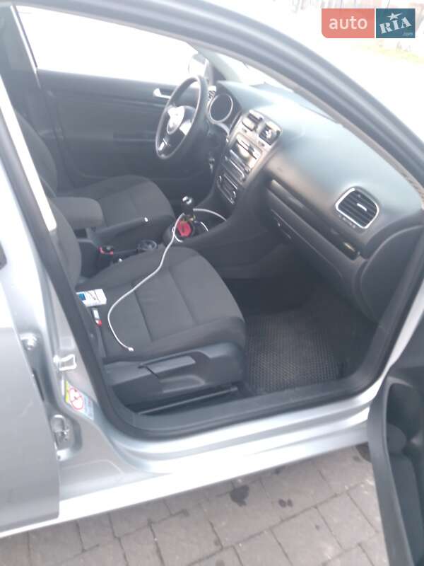 Універсал Volkswagen Golf 2012 в Долині