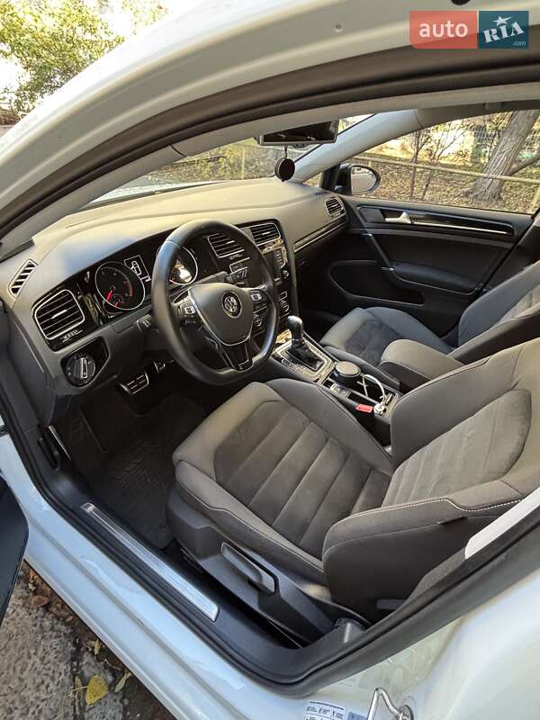 Хетчбек Volkswagen Golf 2013 в Києві