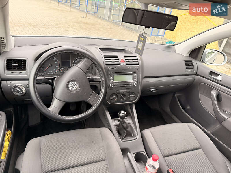 Хетчбек Volkswagen Golf 2005 в Львові