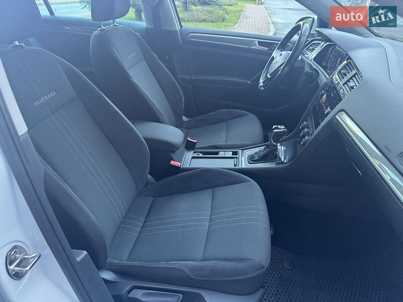 Универсал Volkswagen Golf 2017 в Киеве фото 31 Универсал Volkswagen Golf 2017 в Киеве