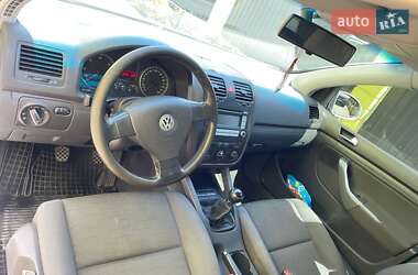Хэтчбек Volkswagen Golf 2004 в Самборе