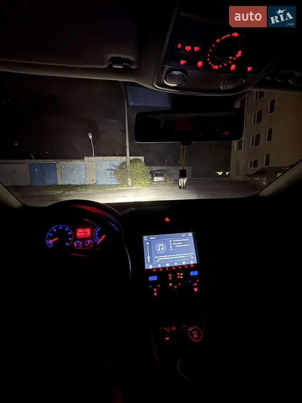 Хетчбек Volkswagen Golf 2004 в Миколаєві