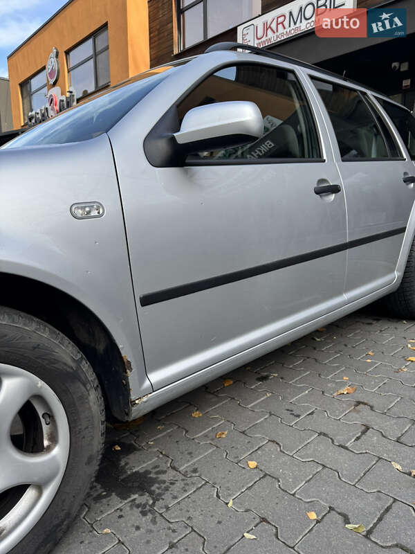 Универсал Volkswagen Golf 2001 в Черновцах