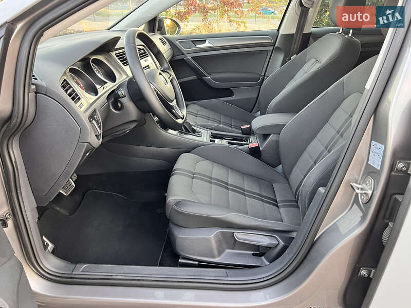 Хетчбек Volkswagen Golf 2013 в Києві