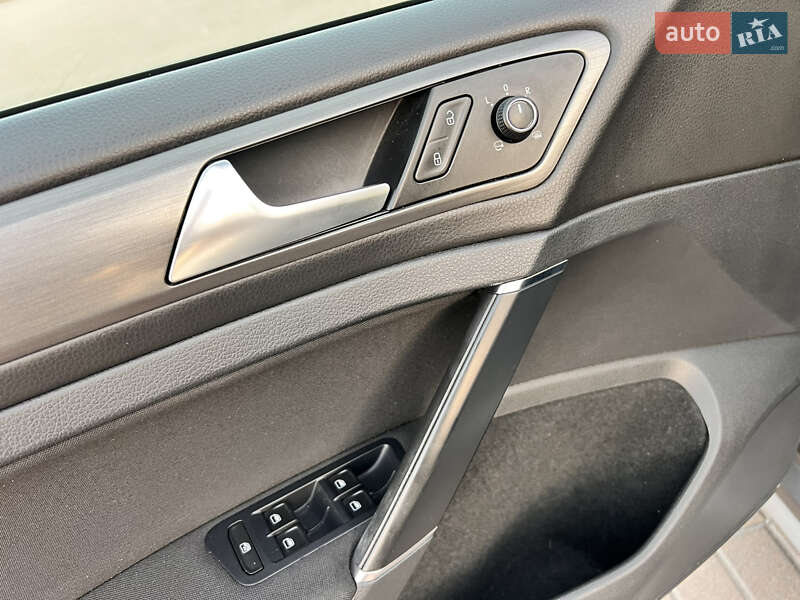 Хетчбек Volkswagen Golf 2013 в Києві