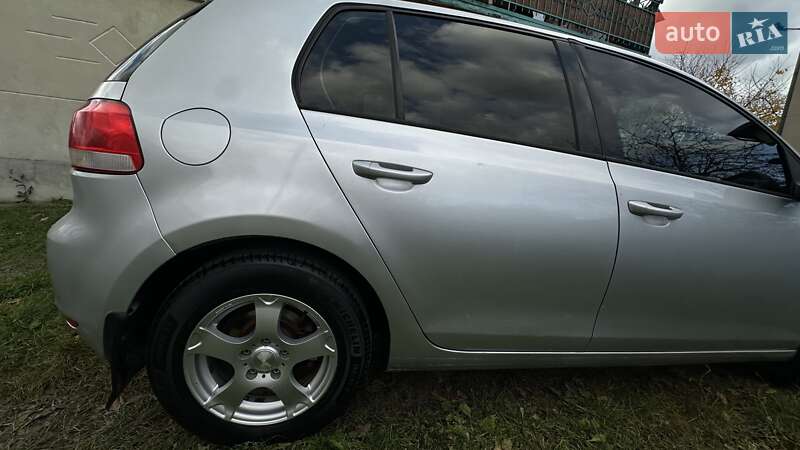 Хетчбек Volkswagen Golf 2011 в Дрогобичі