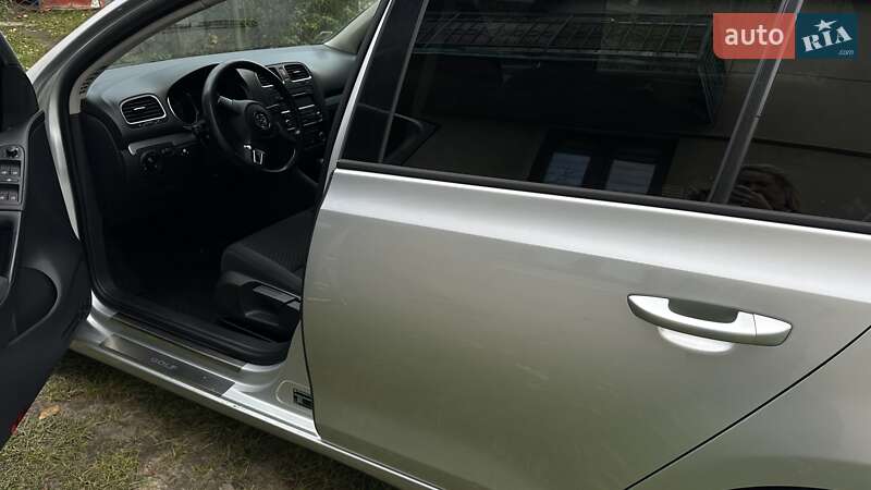 Хетчбек Volkswagen Golf 2011 в Дрогобичі