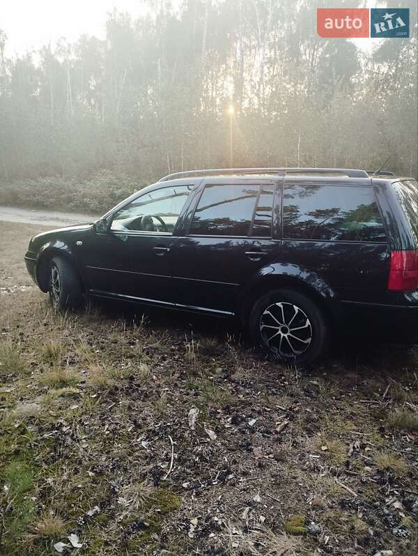 Універсал Volkswagen Golf 2005 в Сарнах