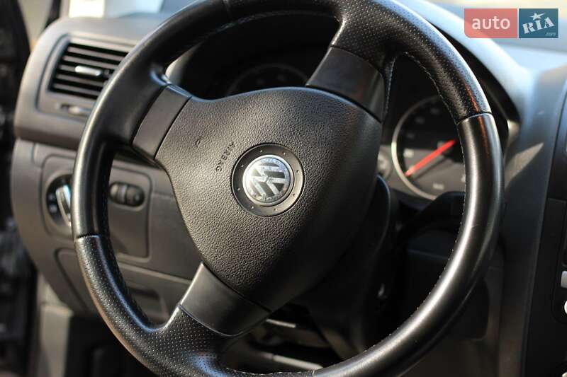 Хетчбек Volkswagen Golf 2006 в Тульчині