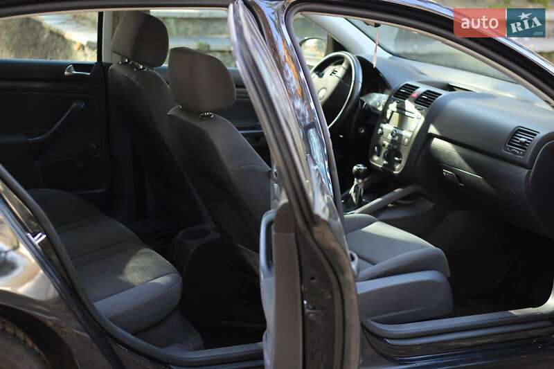 Хетчбек Volkswagen Golf 2006 в Тульчині