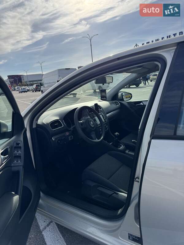 Хетчбек Volkswagen Golf 2010 в Києві